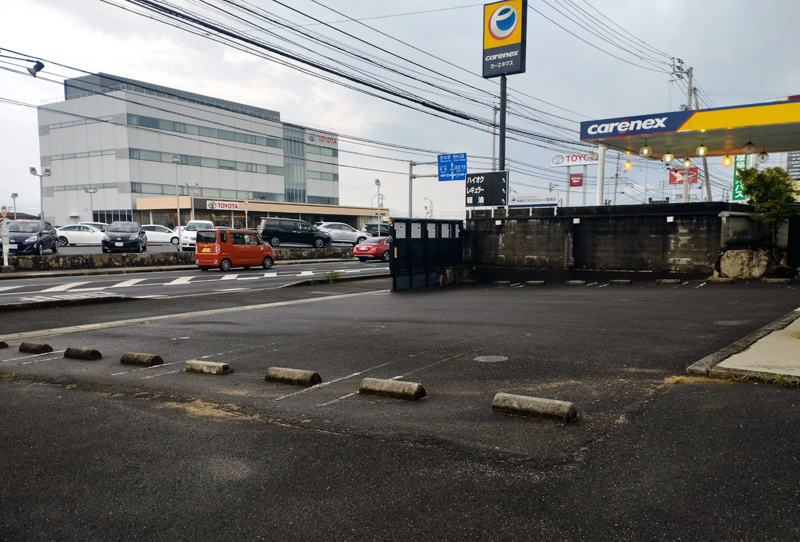 ぴこぴこ精肉店春日様の駐車場の白線、ライン引き直し工事