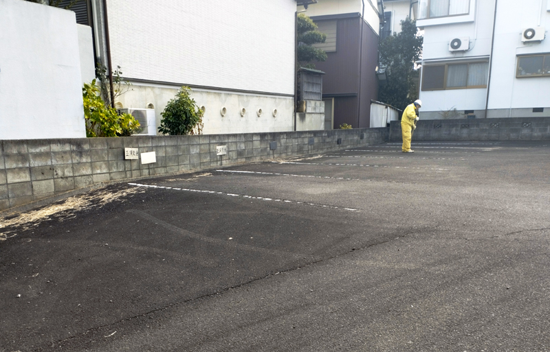 駐車場のライン引き直し、駐車番号の設置工事