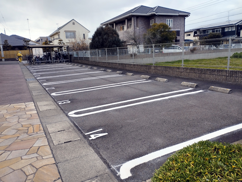 アパート駐車場の区画線、白線、ライン引き直し＆駐車番号の設置