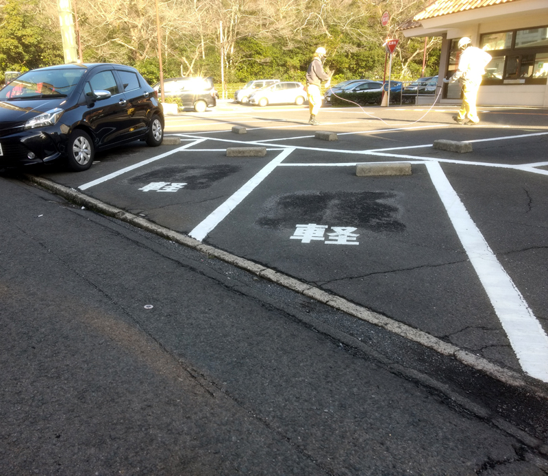 店舗駐車場の駐車番号、軽文字の設置